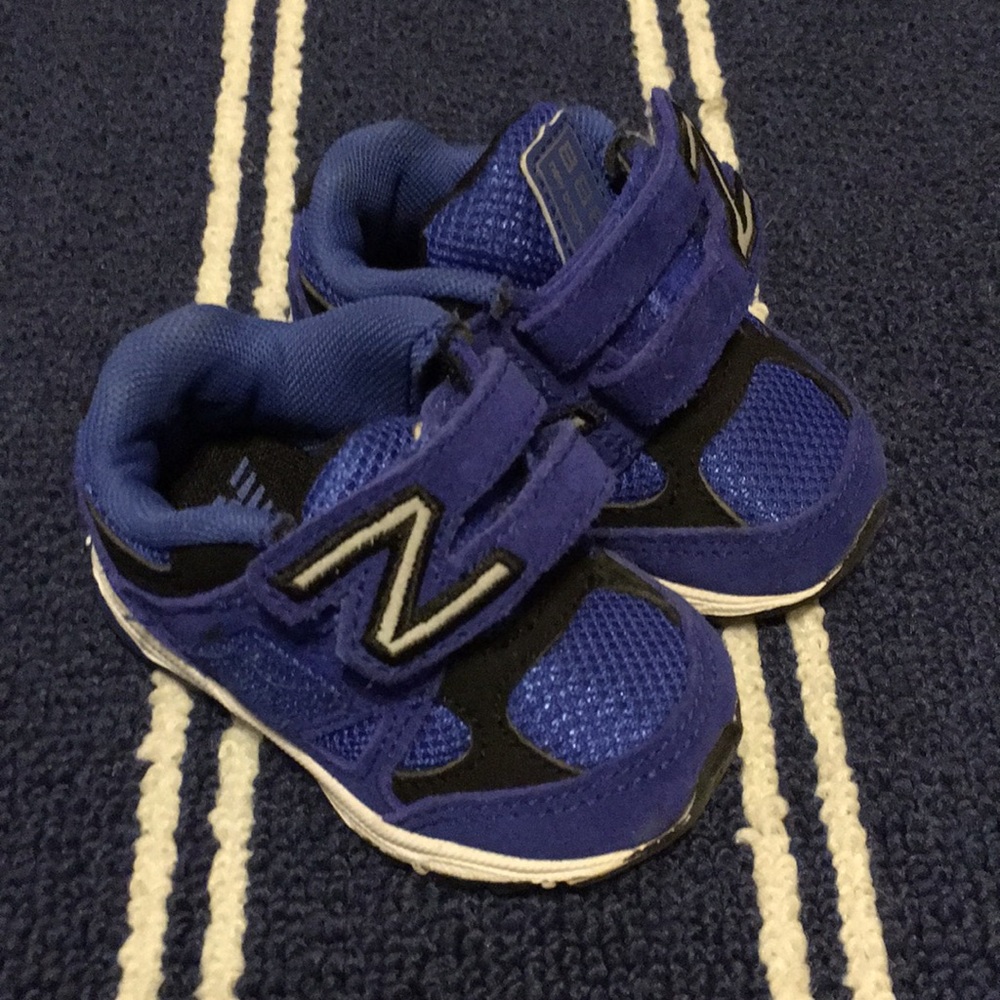 Barely worn tennis shoes